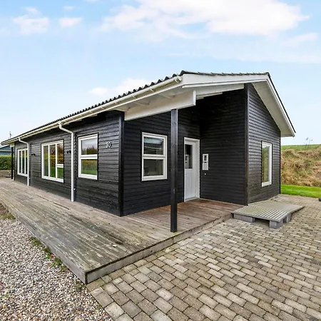 Stunning In With 3 Bedrooms And Wifi *